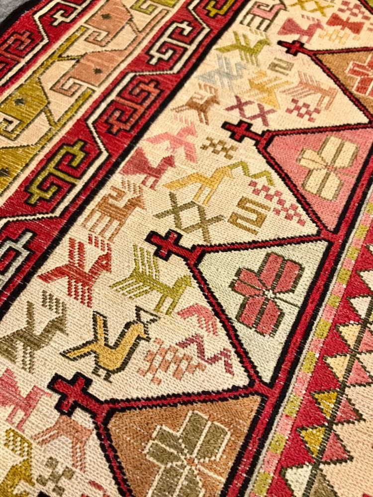 キリム 141×102cm 動物柄 手織り スマック織り コットン×シルク キリム 141×102cm 動物柄 手織り スマック織り コットン×シルク