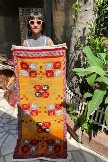 ギュネイ＊チャル＊チャメリ - 手織り絨毯＆キリム☆Heaven's Door