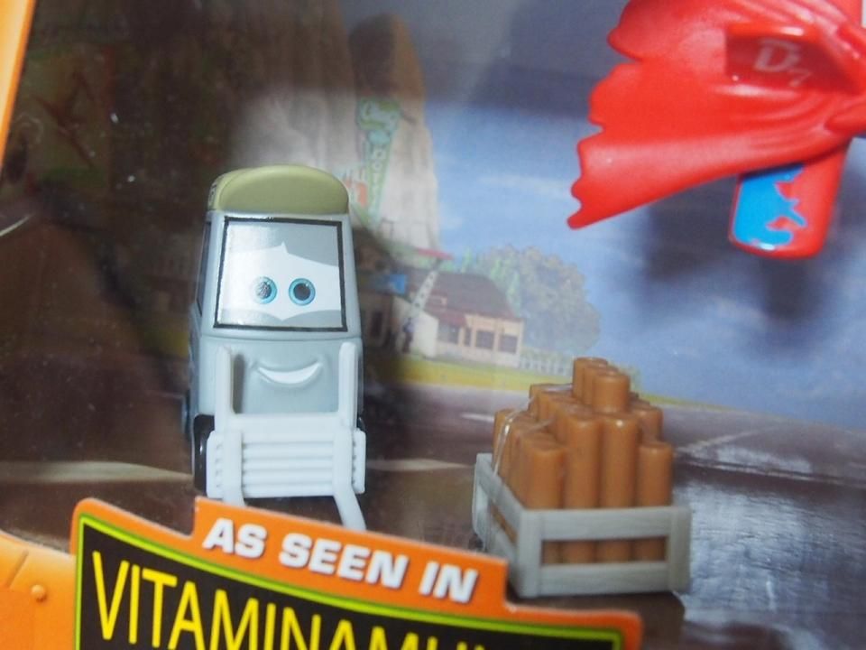 マテルの大きいプレーンズダイキャストのVITAMINAMULCH GIFT PACK