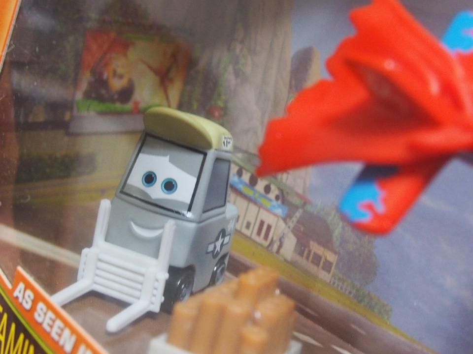 マテルの大きいプレーンズダイキャストのVITAMINAMULCH GIFT PACK