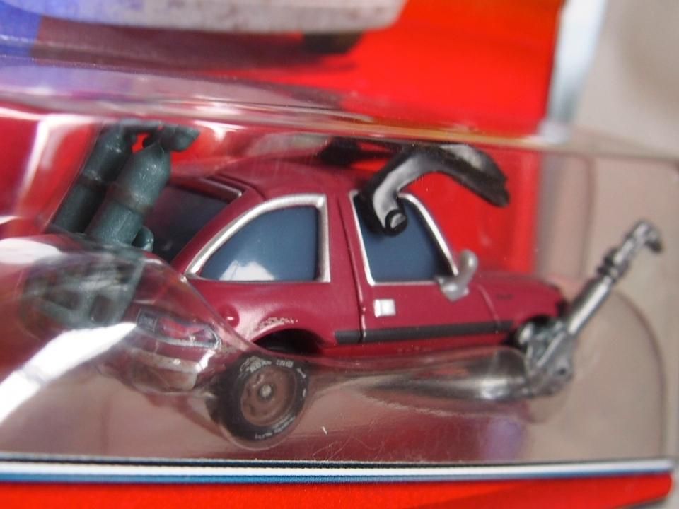 カーズ2の冒頭で登場する、トーチを背負ってフィンに詰め寄った時の