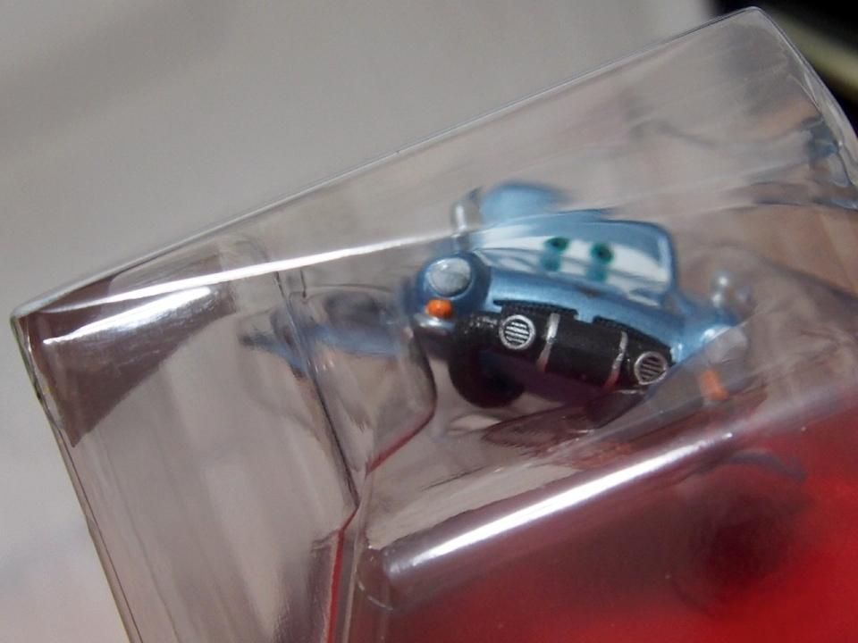 秘密諜報員のフィンマックミサイル。変幻自在に変身するスーパー