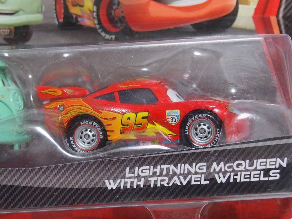 RACE TEAM FILLMORE AND LIGHTNING MCQUEEN WITH TRAVEL WHEELS