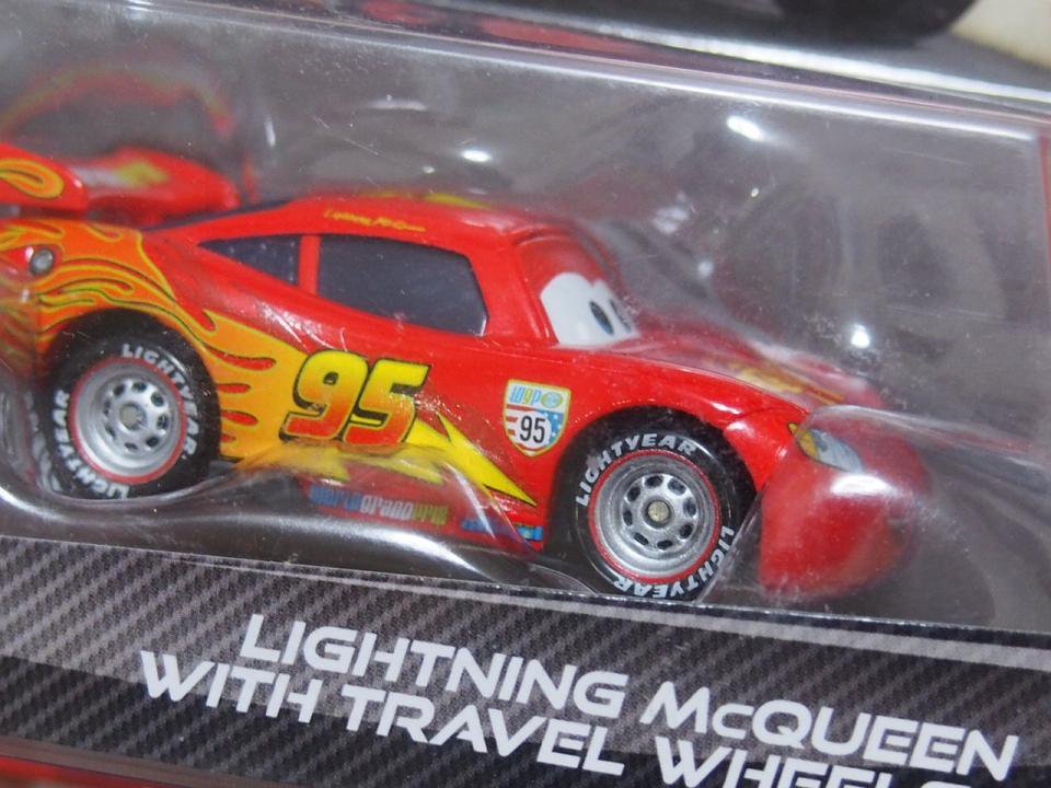 RACE TEAM FILLMORE AND LIGHTNING MCQUEEN WITH TRAVEL WHEELS