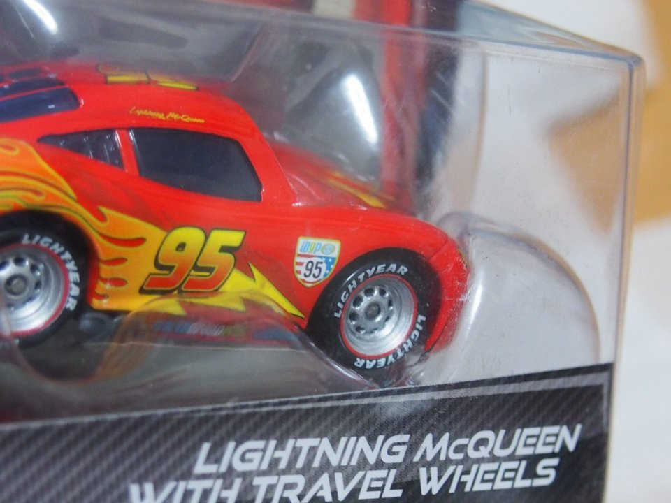 RACE TEAM FILLMORE AND LIGHTNING MCQUEEN WITH TRAVEL WHEELS