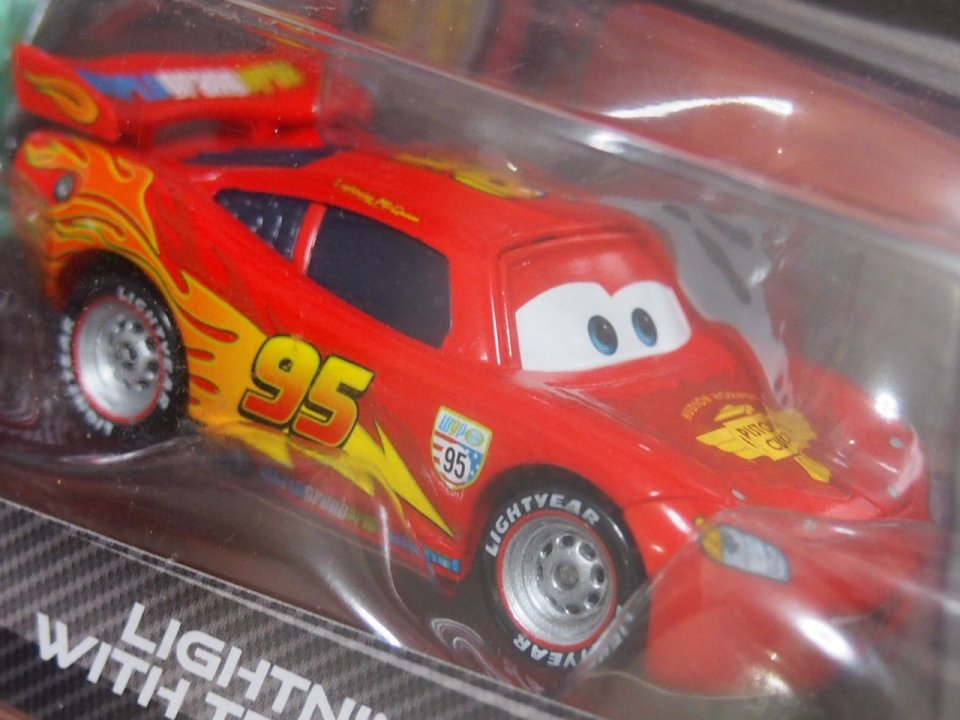 RACE TEAM FILLMORE AND LIGHTNING MCQUEEN WITH TRAVEL WHEELS