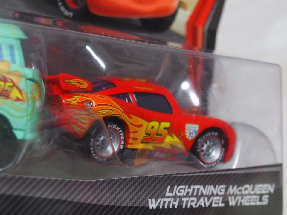 RACE TEAM FILLMORE AND LIGHTNING MCQUEEN WITH TRAVEL WHEELS