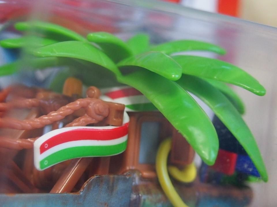 FRANCESCO fan フランチェスコ　ファン　メーター カーズ ミニカー かわいい！フランチェスコショップにパラシュートで不時着した時