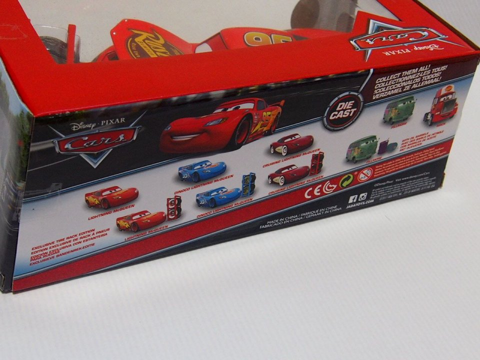 JADA TOYS LIGHTNING McQUEEN EXCLUSIVE TIRE RACK EDITION 1:24