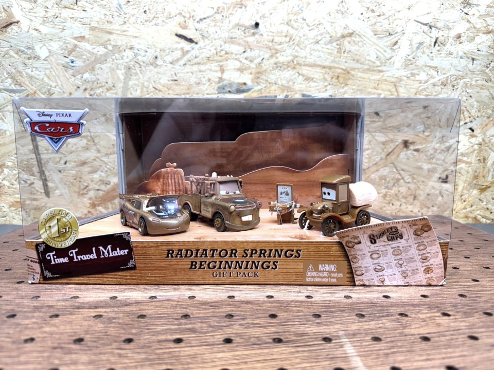 TIME TRAVEL MATER RADIATOR SPRINGS BEGINNINGS GIFT PACK パークス限定