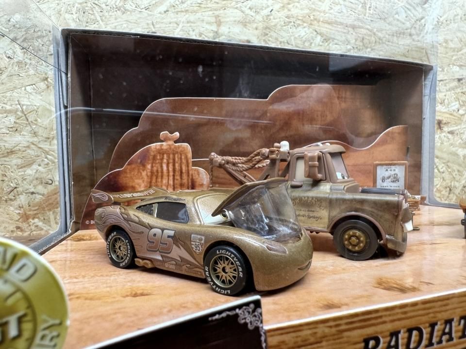 TIME TRAVEL MATER 2013 カーズランド1周年限定品 TIME TRAVEL MATER RADIATOR SPRINGS BEGINNINGS GIFT PACK 2013