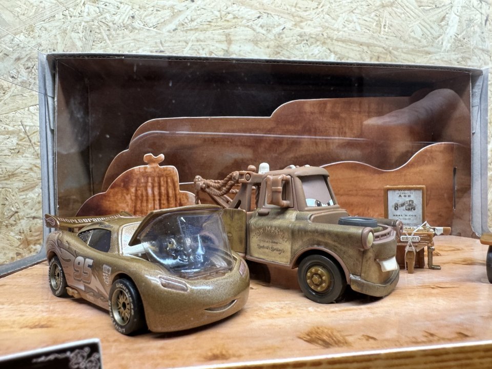 TIME TRAVEL MATER RADIATOR SPRINGS BEGINNINGS GIFT PACK パークス限定