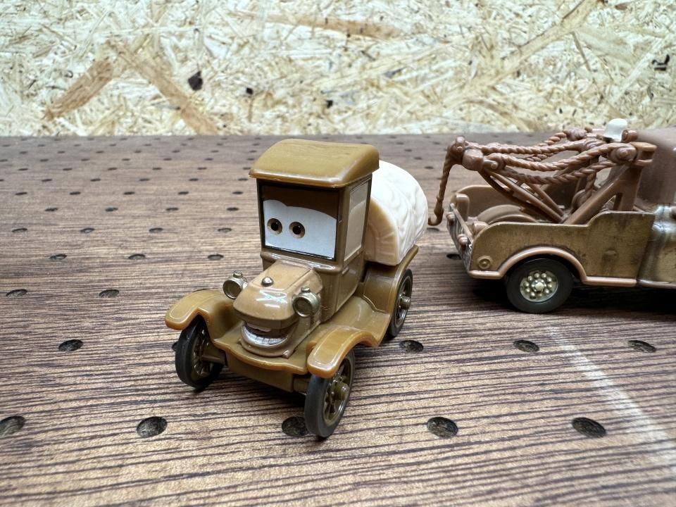 TIME TRAVEL MATER RADIATOR SPRINGS BEGINNINGS GIFT PACK 2013 TIME TRAVEL MATER RADIATOR SPRINGS BEGINNINGS GIFT PACK 2013