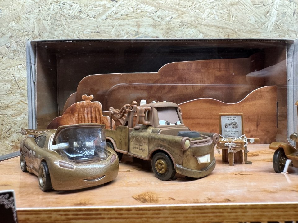 TIME TRAVEL MATER RADIATOR SPRINGS BEGINNINGS GIFT PACK パークス限定