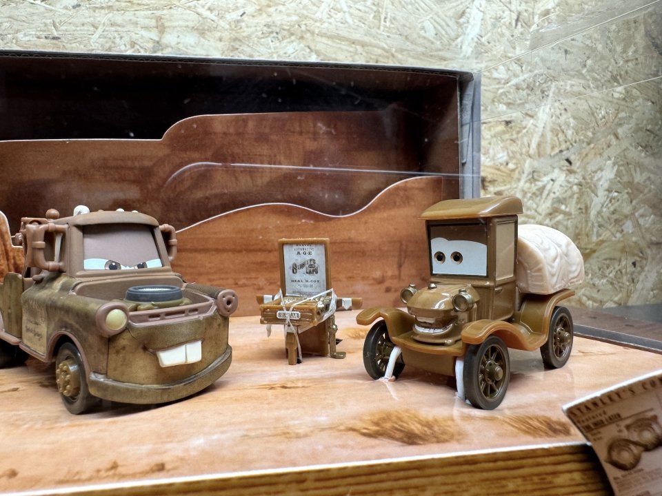 TIME TRAVEL MATER RADIATOR SPRINGS BEGINNINGS GIFT PACK パークス限定