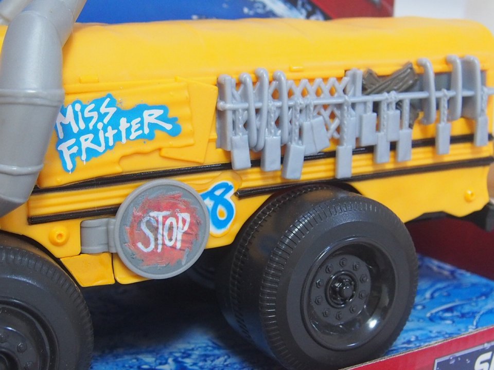 CARS3 SPLASH RACERS MISS FRITTER 全長約25センチ