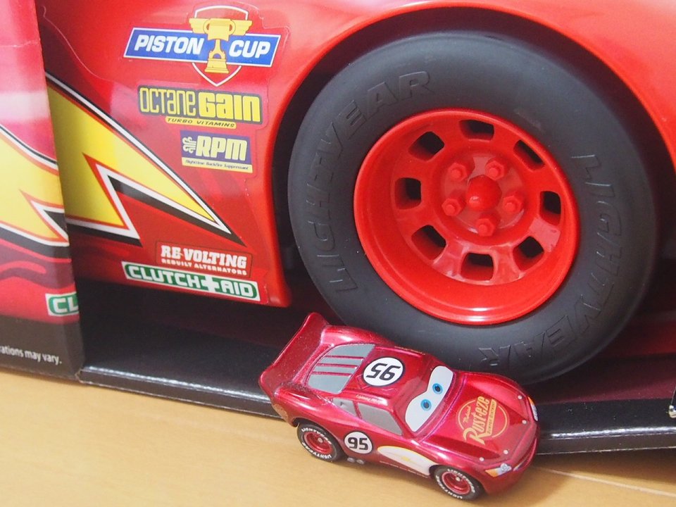 マテル至上最大サイズ！CARS3 LIGHTNING MCQUEEN 20-inch