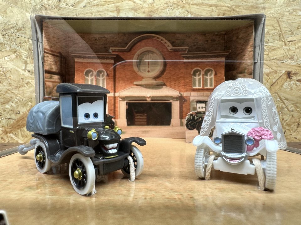 TIME TRAVEL MATER WEDDING DAY LIZZIE AND STANLEY GIFT PACK 2013 カーズランド1周年限定品