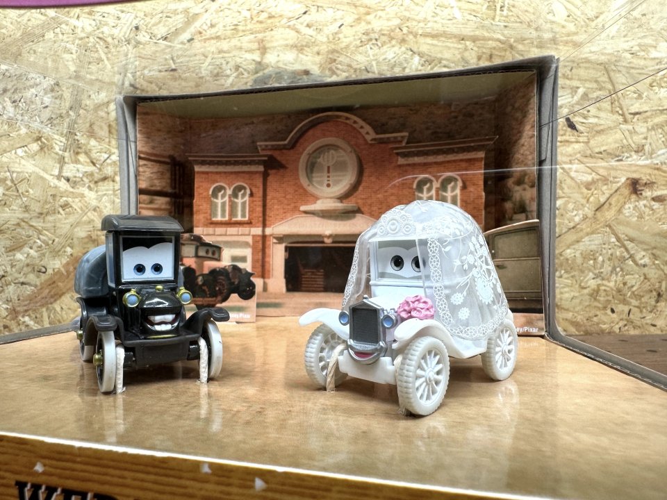 TIME TRAVEL MATER WEDDING DAY LIZZIE AND STANLEY GIFT PACK 2013 カーズランド1周年限定品