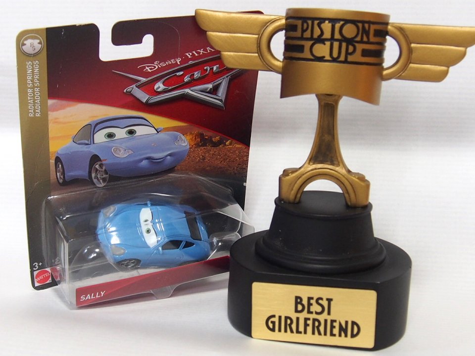 米CARS LAND 限定 レジン製 PISTON CUP トロフィー 2012