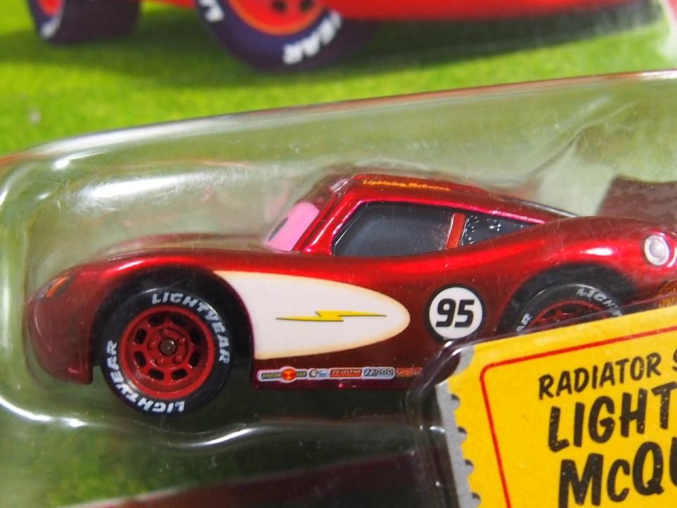 カーズ、ミニカーマテルライトニングマックィーンRADIATOR SPRINGS Amazon | Mattel Disney-Pixar 