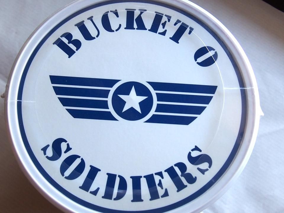 Toy Story Bucket o Soldiers 72pcs グリーンアーミーメン バケツ