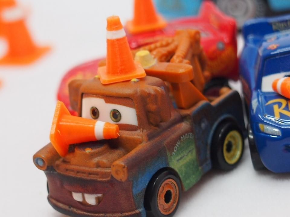 for MINI RACERS 三角コーン5個 + ミニミニカーズマックイーン