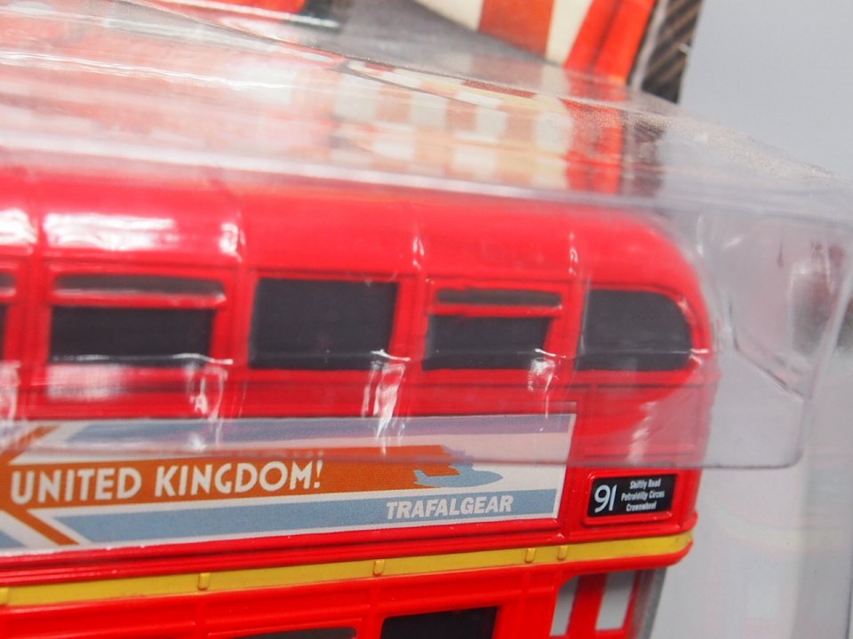 ロンドンバスのダブルデッカーバス。とにかくでかくて迫力満点