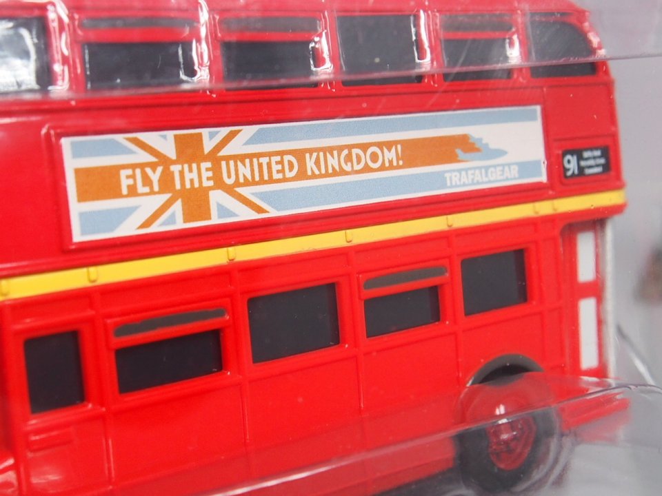 ロンドンバスのダブルデッカーバス。とにかくでかくて迫力満点