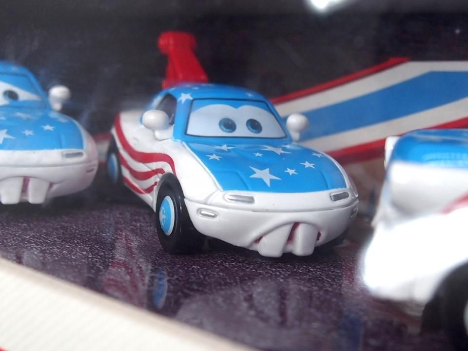 カーズＴＯＯＮより、スタントカーメーターの3台セット ウォルマート限定商品