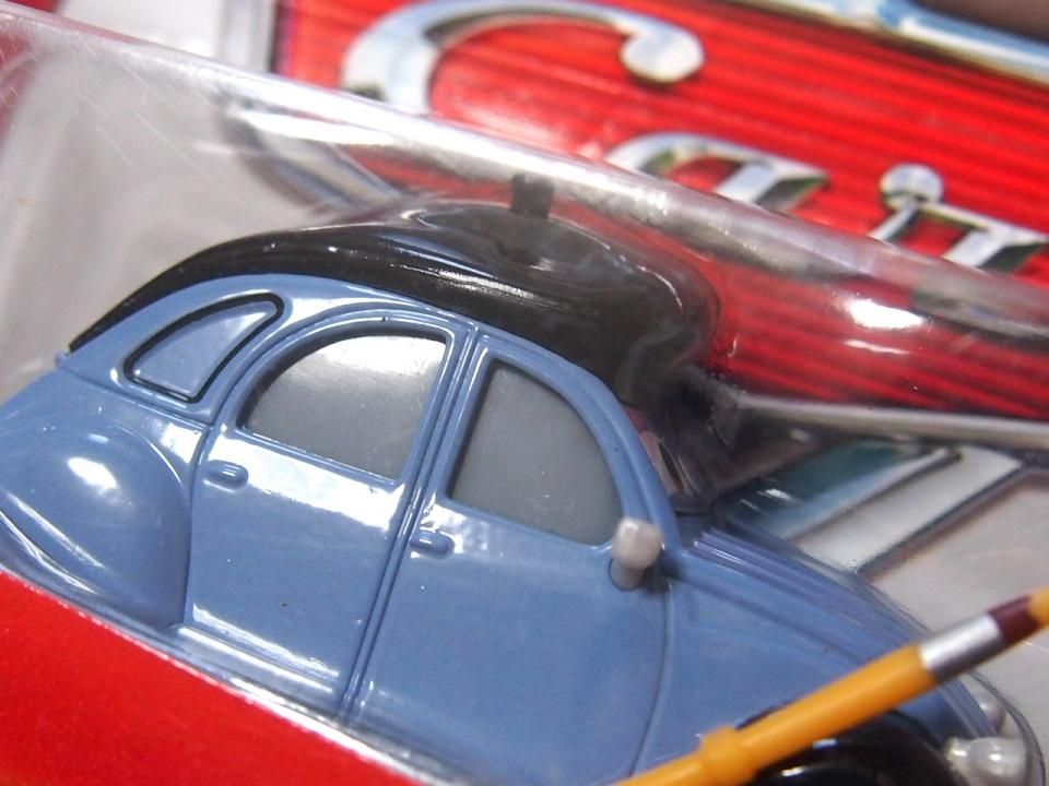 パリで登場したブラシアーティストのアンリ。ルベウィグを書いている