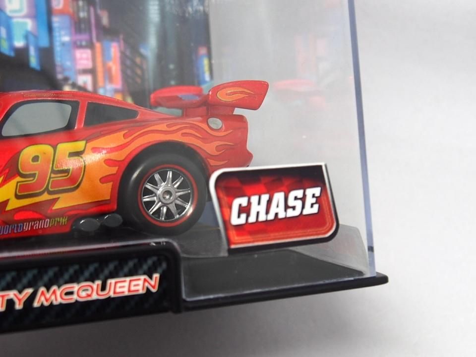DISNEY STORE 1:48 LIGHTNING McQUEEN with PARTY WHEELS CHASE