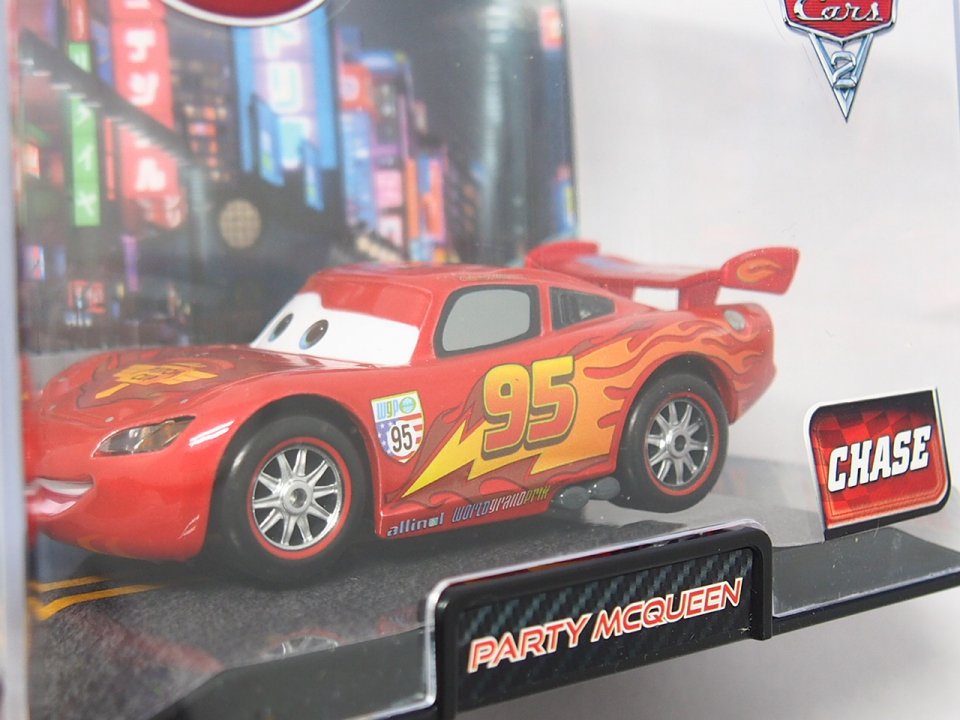 DISNEY STORE 1:48 LIGHTNING McQUEEN with PARTY WHEELS CHASE