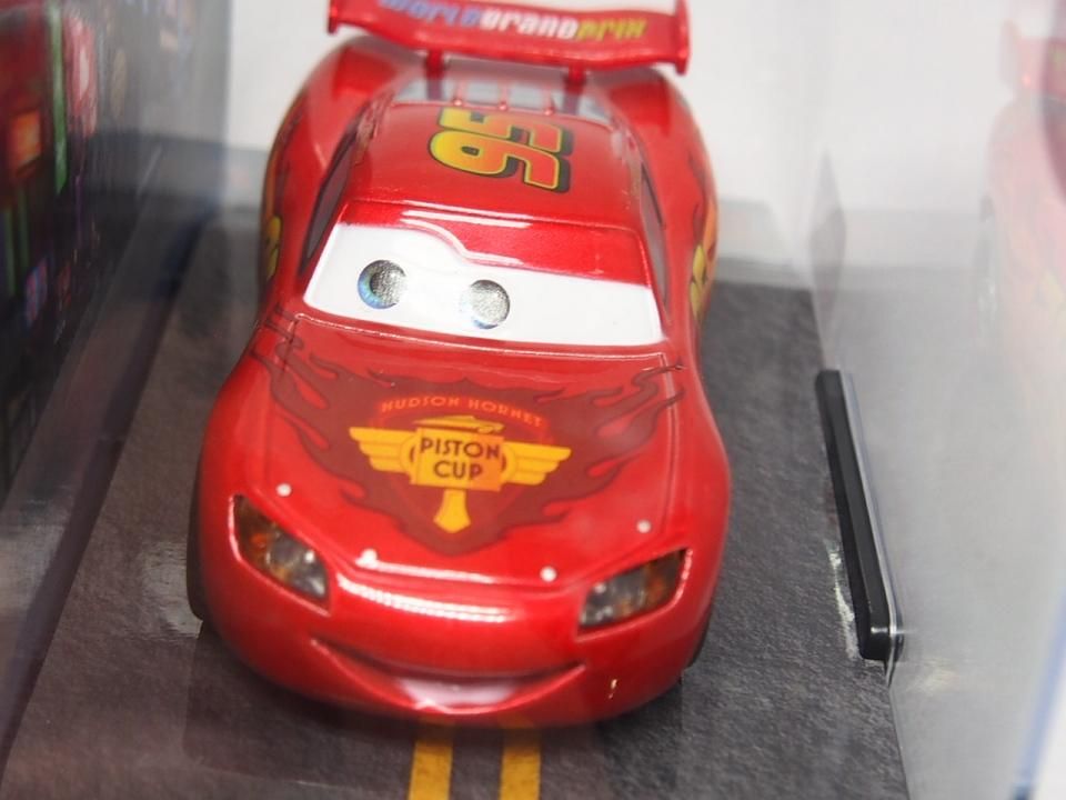 DISNEY STORE 1:48 LIGHTNING McQUEEN with PARTY WHEELS CHASE
