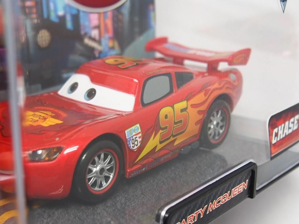 DISNEY STORE 1:48 LIGHTNING McQUEEN with PARTY WHEELS CHASE
