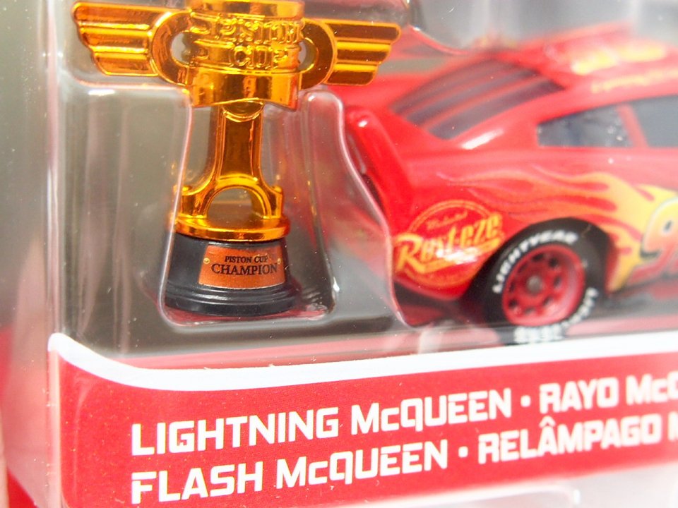 LIGHTNING McQUEEN (CARS3) with PISTON CUP TROPHY 2021