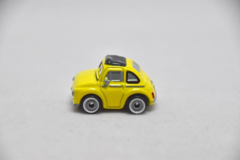 カーズ　ルイジ　グリドフィギュア Amazon.co.jp: ディズニー ピクサー カーズ ルイージ&グイド