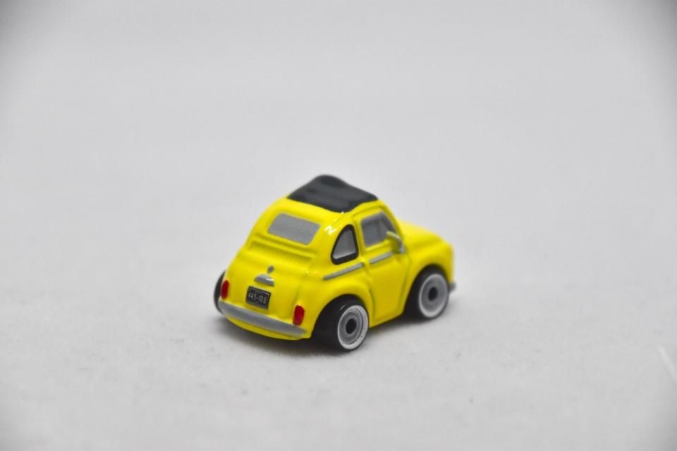 カーズ　ルイジ　グリドフィギュア カーズ Cars 2 グイド ルイジ ダイキャストカー - ディズニー