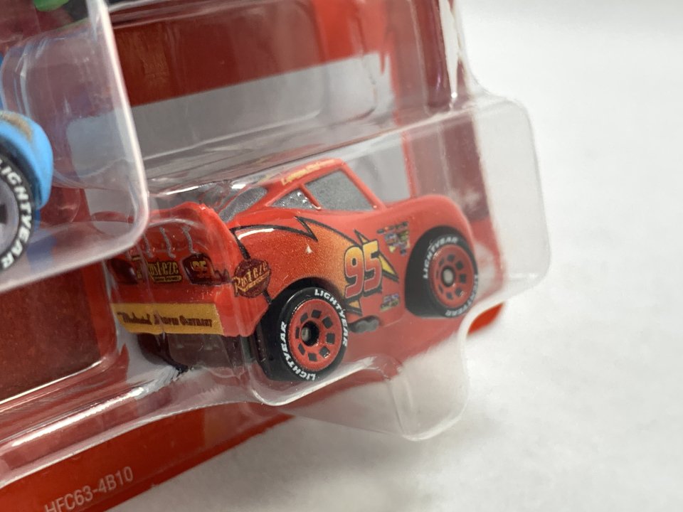 MINI RACERS 3-PACK 2022 ダメージド・キング/ チック・ヒックス（カーズ３） / ライトニング・マックィーン（カーズ１）