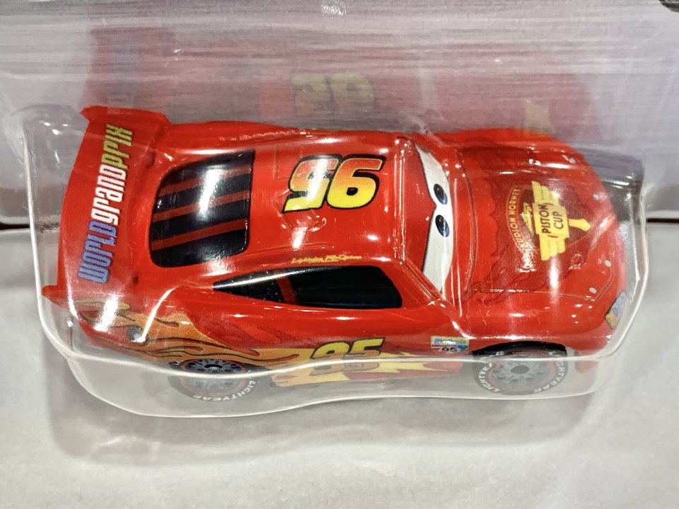 LIGHTNING MCQUEEN WITH RACING WHEELS (CARS2) 2022