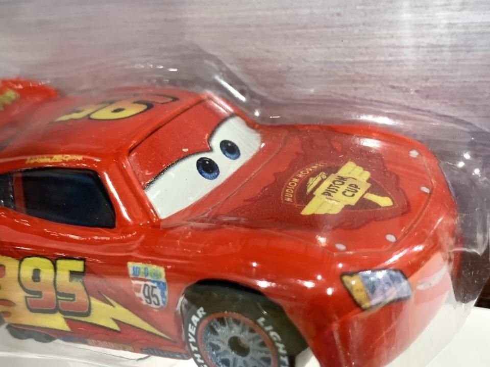 LIGHTNING MCQUEEN WITH RACING WHEELS (CARS2) 2022