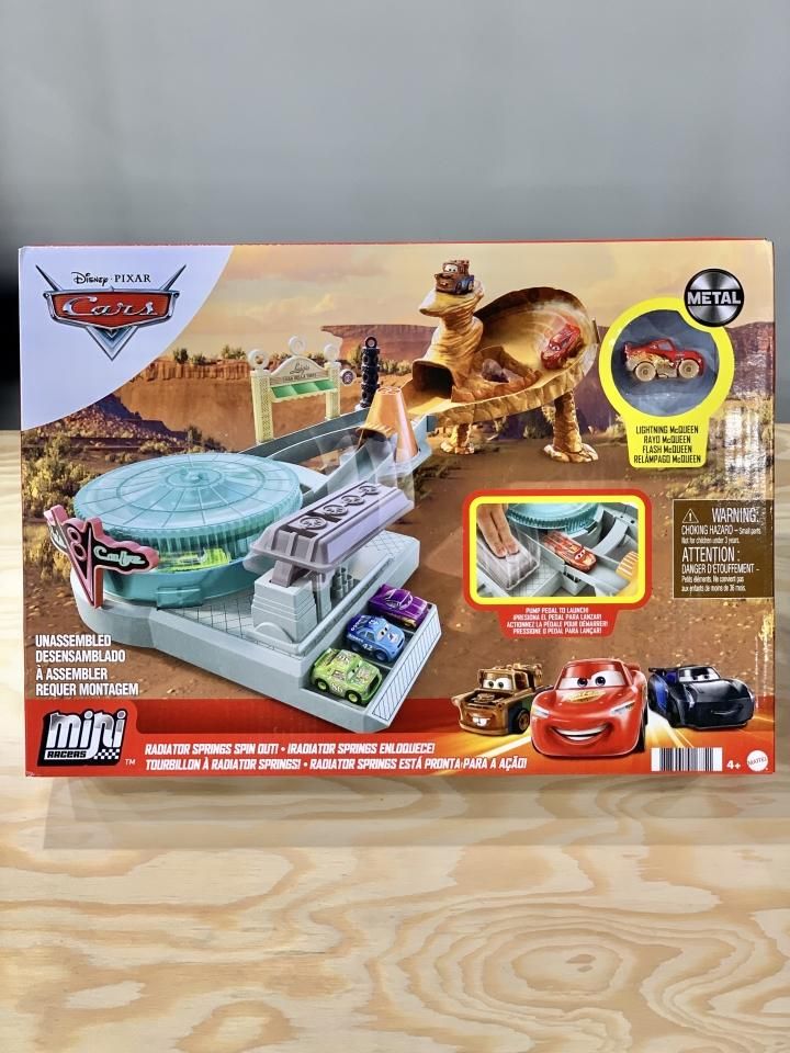 RADIATOR SPRINGS SPIN OUT! PLAYSET 2022 MINI RACERS 