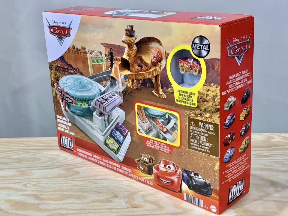 RADIATOR SPRINGS SPIN OUT! PLAYSET 2022 MINI RACERSミニミニカーズ 