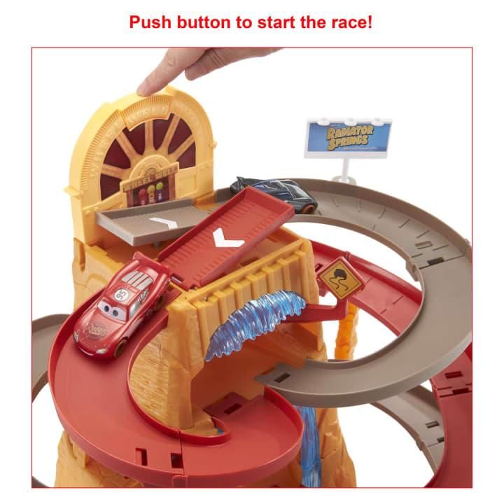 RADIATOR SPRINGS MOUNTAIN PLAYSET ラジエタースプリングス