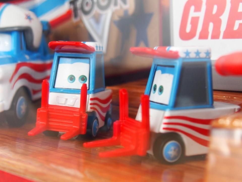 HIGH DIVE MATER 2010 CARS TOON MATER THE GREATER