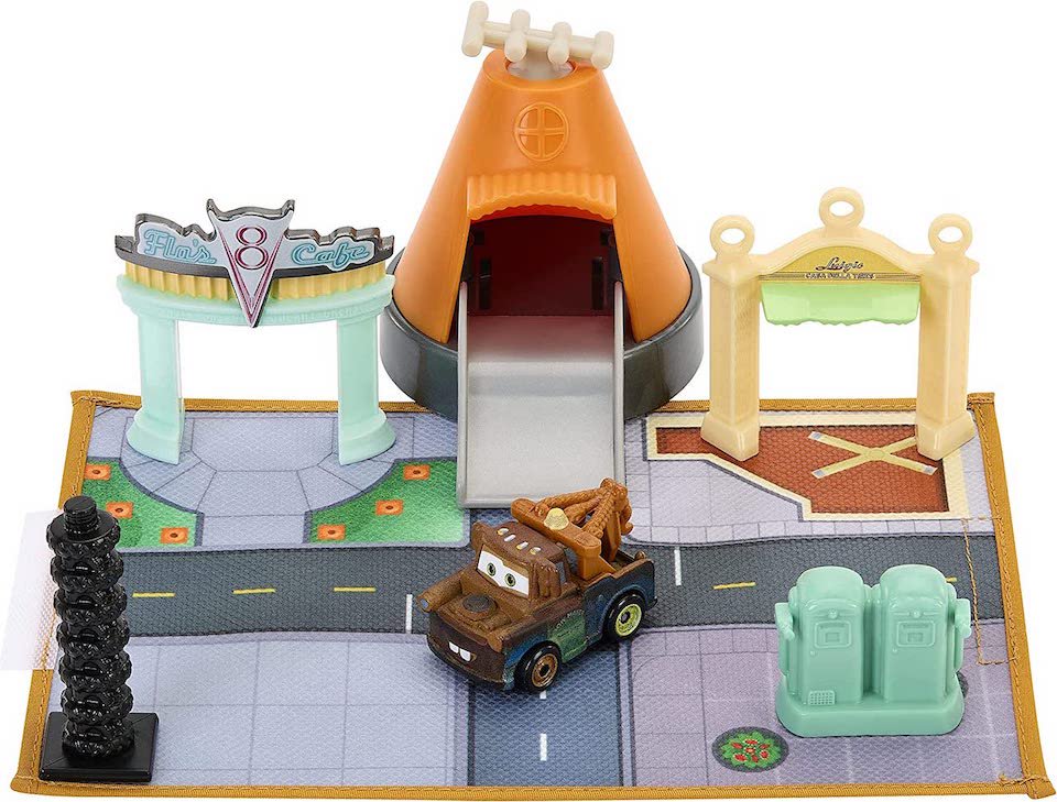 <img class='new_mark_img1' src='https://img.shop-pro.jp/img/new/icons1.gif' style='border:none;display:inline;margin:0px;padding:0px;width:auto;' />RADIATOR SPRINGS PLAYSET 2022 MINI RACERS ミニミニカーズ プレイセット