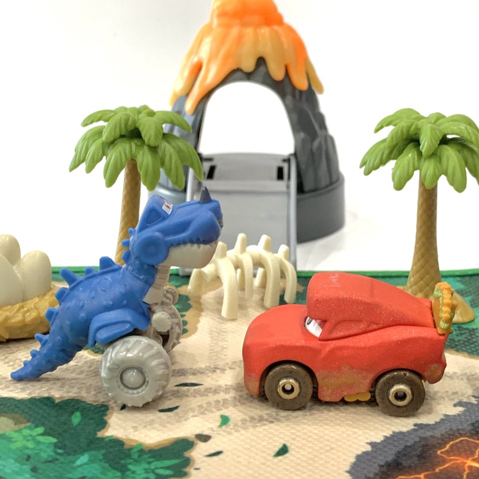 CARS ON THE ROAD / DINO PARK PLAYSET 2022 MINI RACERS ミニミニ 
