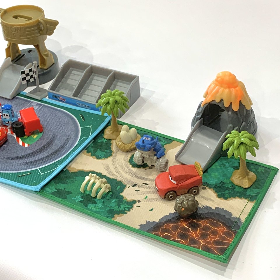 CARS ON THE ROAD / DINO PARK PLAYSET 2022 MINI RACERS ミニミニ ...
