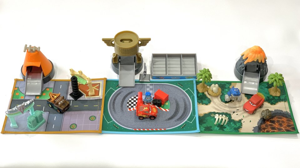 CARS ON THE ROAD / DINO PARK PLAYSET 2022 MINI RACERS ミニミニ 