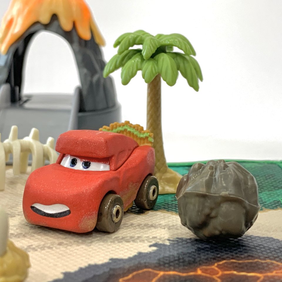 CARS ON THE ROAD / DINO PARK PLAYSET 2022 MINI RACERS ミニミニ 